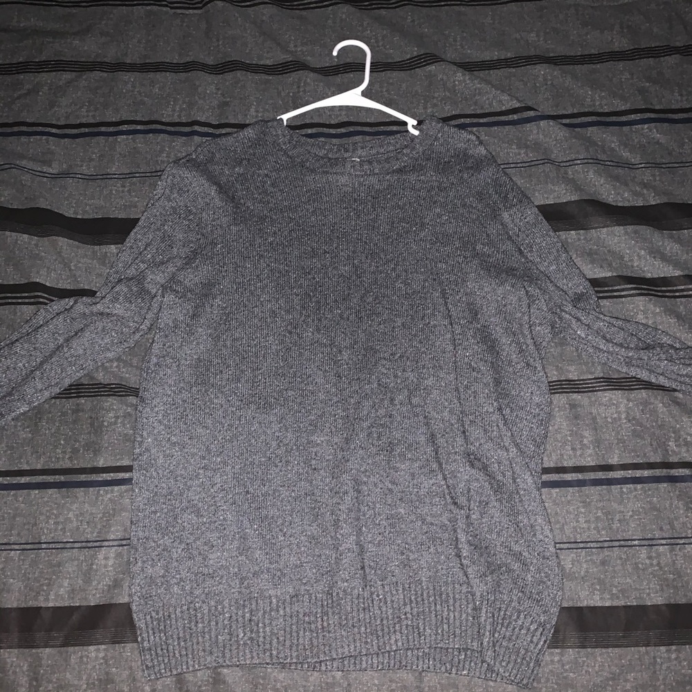 Men’s sweater. Medium